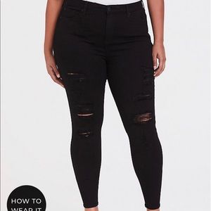 Torrid bombshell distressed black skinny’s